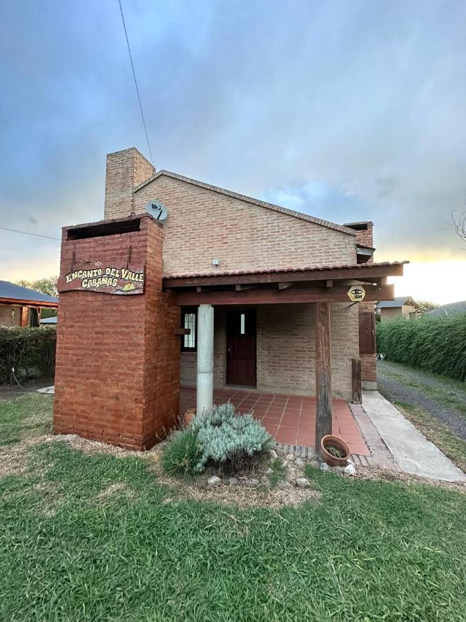 Encantos Del Valle - *